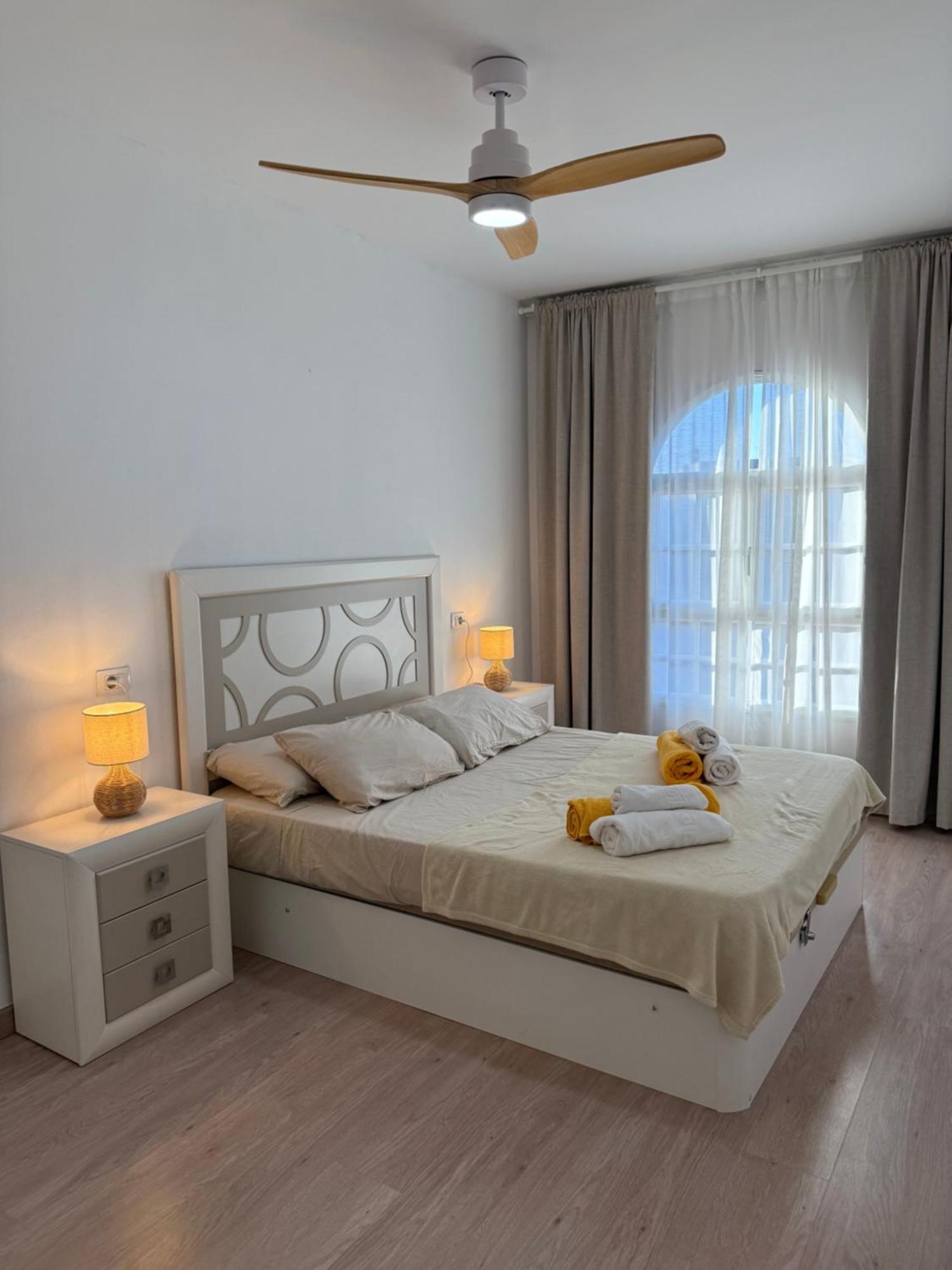 Seaside Paradise - 2 Bedroom Apartment With Ocean Views & Air Conditioning In Playa San Juan エクステリア 写真