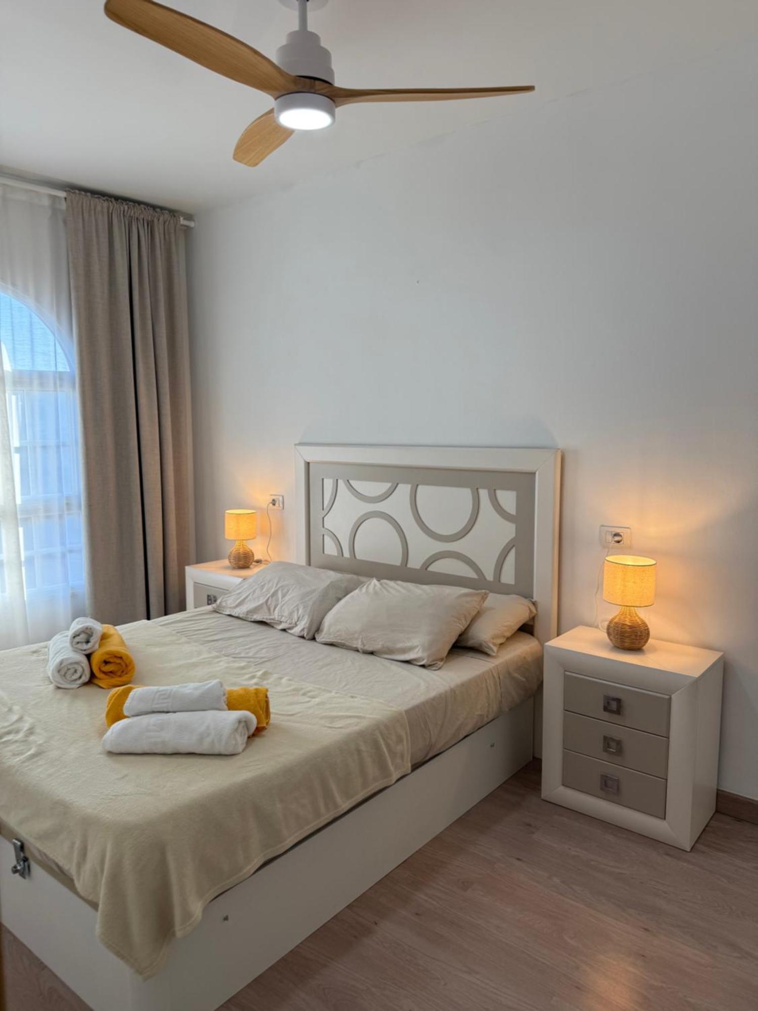Seaside Paradise - 2 Bedroom Apartment With Ocean Views & Air Conditioning In Playa San Juan エクステリア 写真